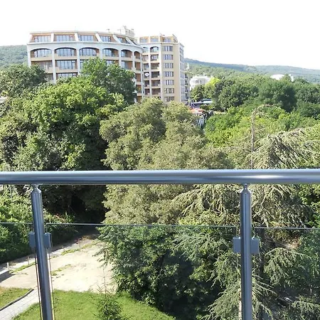 Evergreen Yalta Aranyhomok